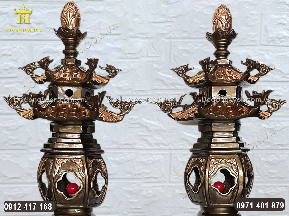 Phần đỉnh của đ&ocirc;i đ&egrave;n c&oacute; cấu tạo như đ&oacute;a hoa sen